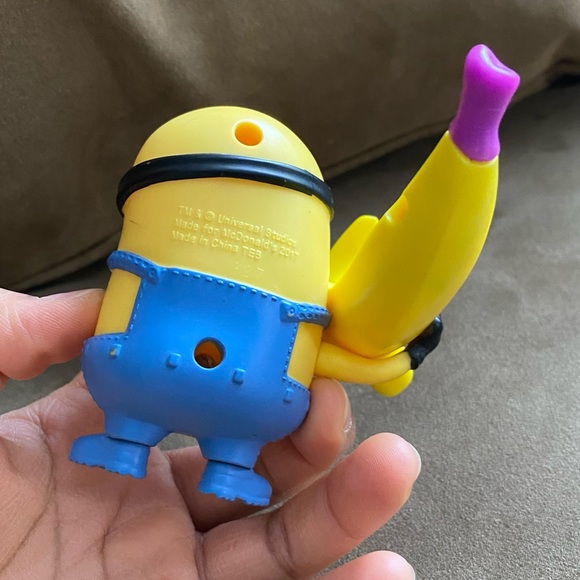 McDonald’s 2017 Minion with Banana Shooter Toy Kids Happy Meal Action Figure EUC - Picture 4 of 7